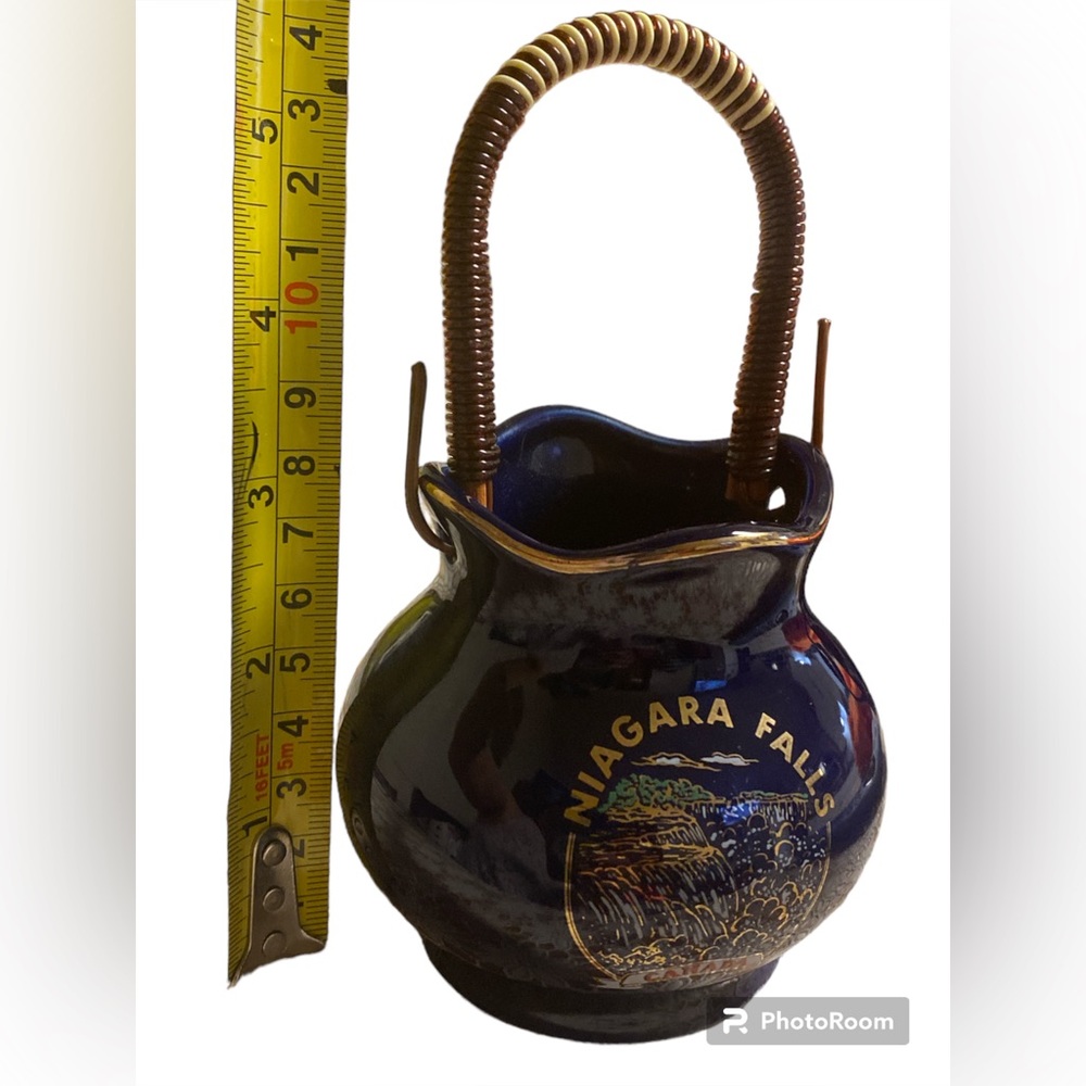 Japanese ceramic vase, condition: landscape of Niagara Falls Canada,
